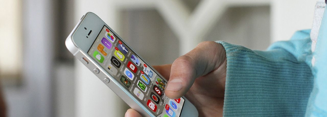 Celular on varias apps.jpg